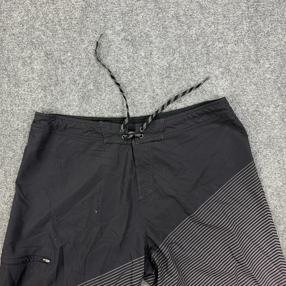 Nike Board Shorts Mens 38 Black Striped Swim Trunks Drawstring Pocket Stretch